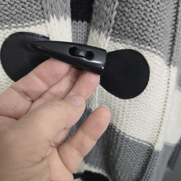 Knit Hooded Sweater Vest - Picture 2 of 7